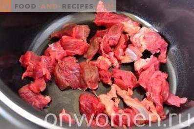 Говедско месо задушено со компири во бавен шпорет