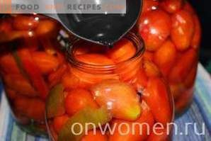 Tomates en escabeche con pimientos