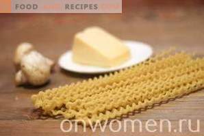Pasta con champiñones y queso en salsa de crema