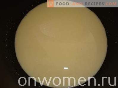 Gachas de arroz con leche en una olla de cocción lenta