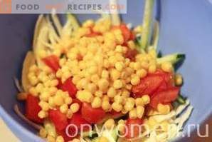 Ensalada con repollo, maíz y pepino