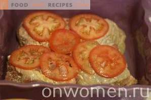 Muslos de pollo con tomates en el horno