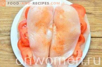 Pechuga de pollo al horno con tomates en kéfir