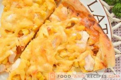 Pizza con pollo y maíz en masa de levadura