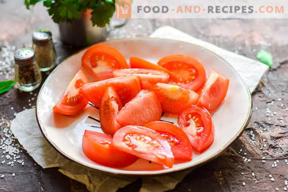Tomates salados en un paquete en 2 horas: ideal para un picnic