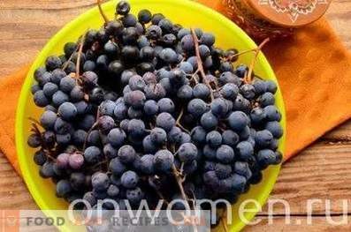 Compota de uvas azules para el invierno