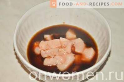 Fideos de arroz con pollo en salsa de soja