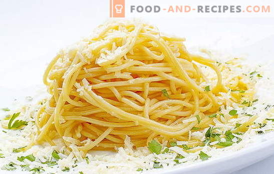 Los espaguetis con queso son un plato italiano en nuestra mesa. Recetas rápidas para cocinar espaguetis con queso y varios aditivos